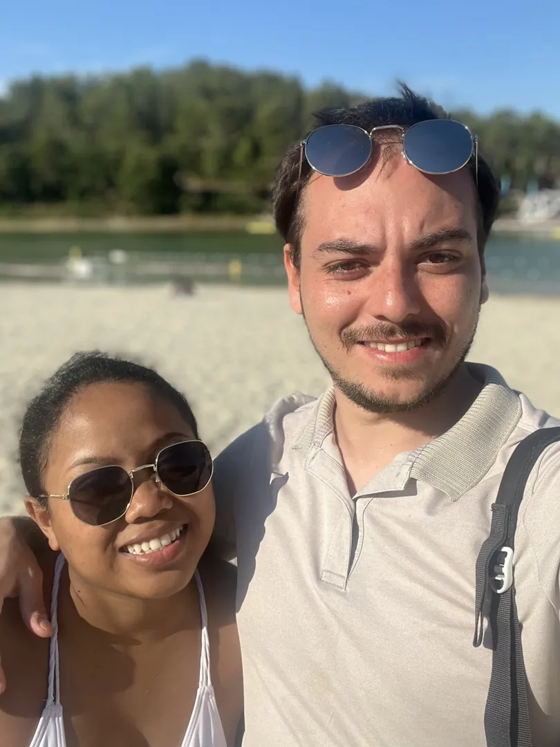 Alexis et Manou au bord du lac